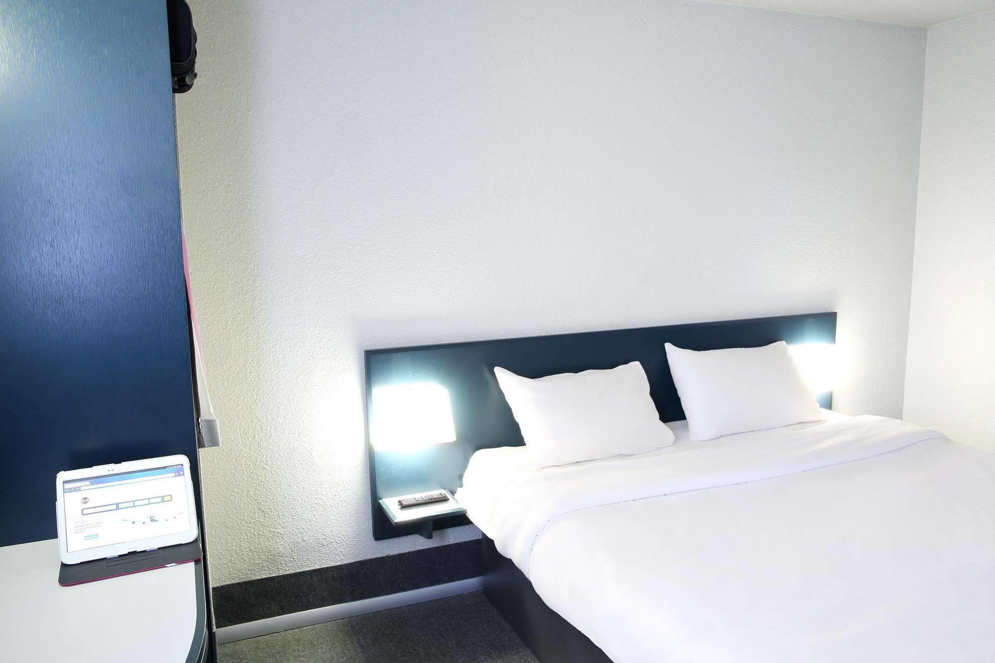 บีแอนด์บี โฮเทล เฟรจูส ปูเกต์-ซูร์-อาร์ฌ็อง Hotel เฟรฌูส ภายนอก รูปภาพ