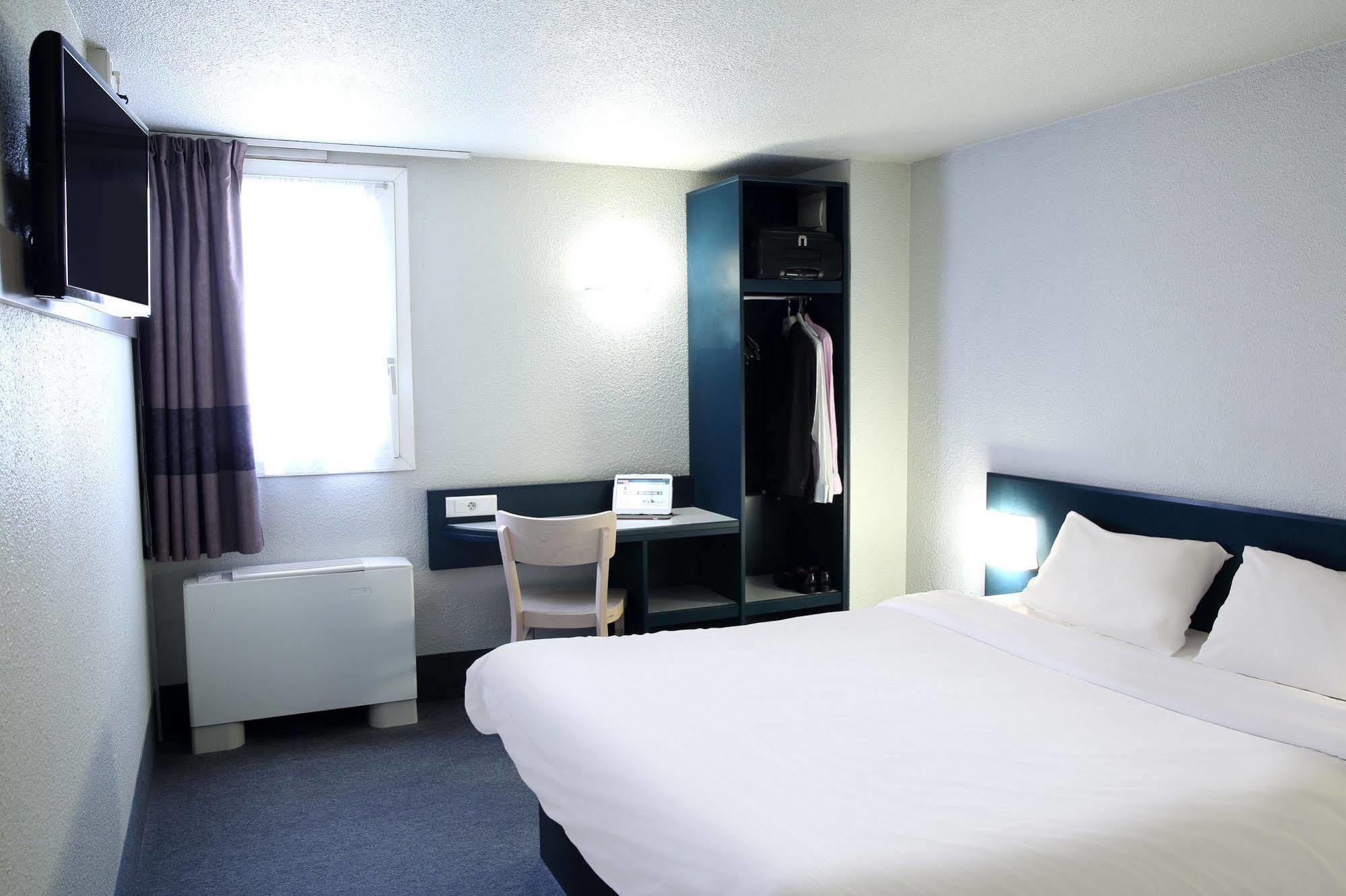 บีแอนด์บี โฮเทล เฟรจูส ปูเกต์-ซูร์-อาร์ฌ็อง Hotel เฟรฌูส ภายนอก รูปภาพ
